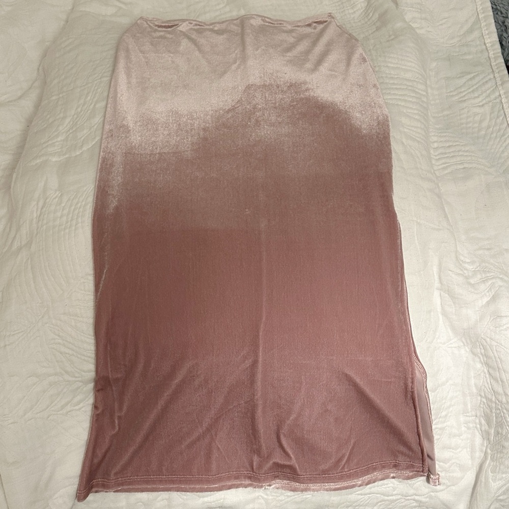 Beverly & Beck Unused Rose Pink Velvetet Long Maxi Skirt with a Slit 
Size: S